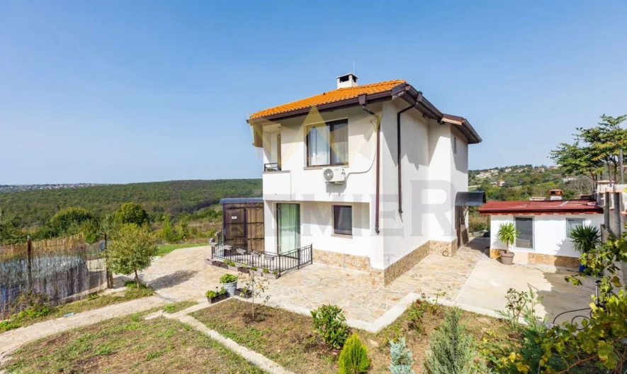 Двуетажна къща с. Приселци -  - снимка 1 - Имоти Премиер