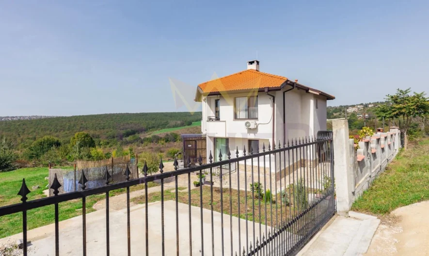 Двуетажна къща с. Приселци -  - снимка 2 - Имоти Премиер