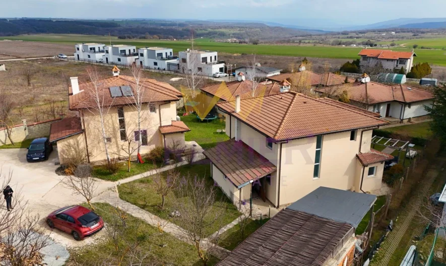 Двуетажна къща, село Кичево -  - снимка 37 - Имоти Премиер