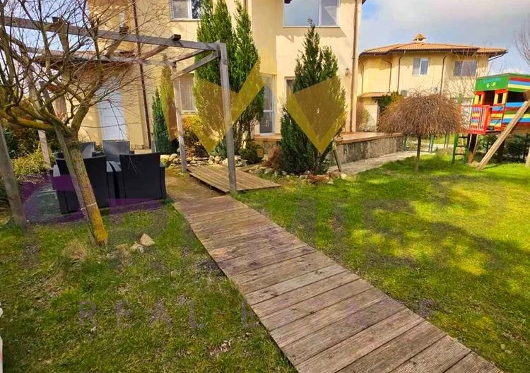 Двуетажна къща, село Кичево -  - снимка 7 - Имоти Премиер