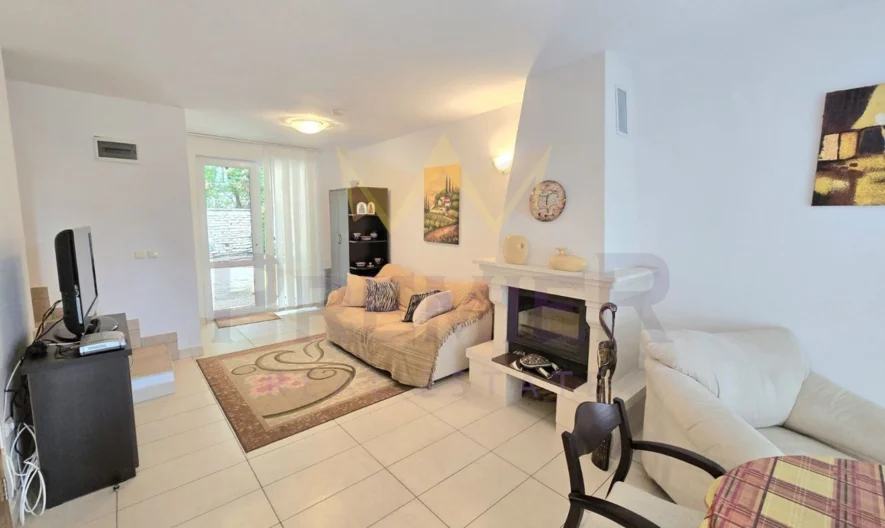 Двуетажна къща тип Таунхаус гр. Балчик - - снимка 1 - Имоти Премиер