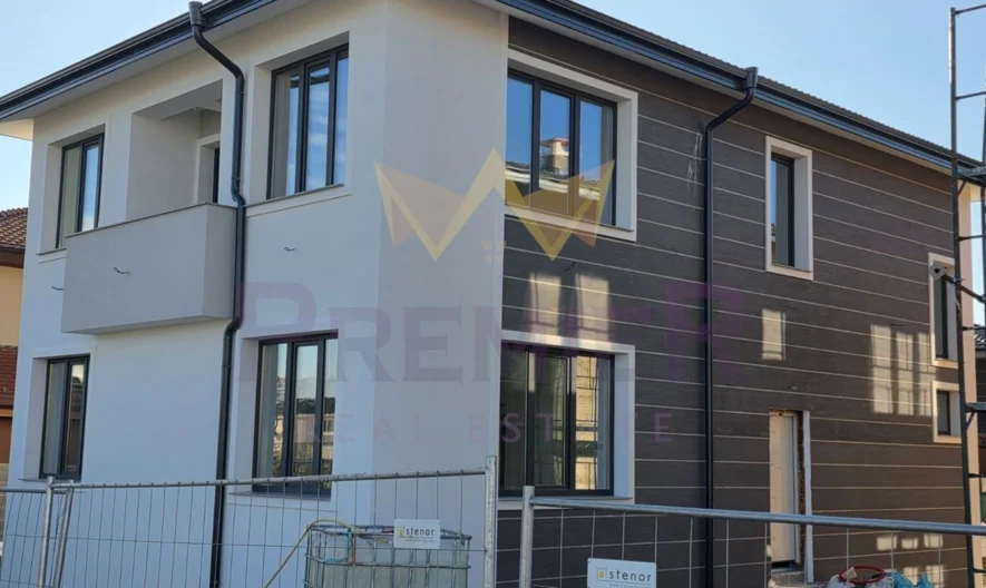 Двуетажна къща в Беломорски до частно училище Слънчеви очи -  - снимка 1 - Имоти Премиер