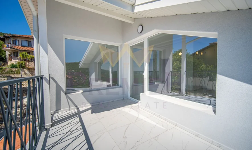 Двуетажна къща в гр. Балчик -  - снимка 20 - Имоти Премиер