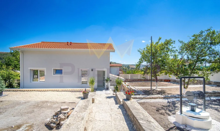 Двуетажна къща в гр. Балчик -  - снимка 4 - Имоти Премиер