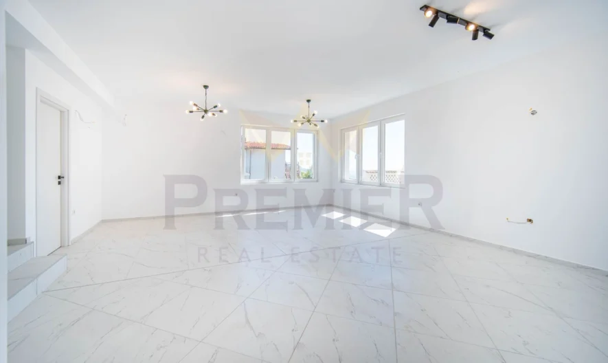 Двуетажна къща в гр. Балчик -  - снимка 8 - Имоти Премиер