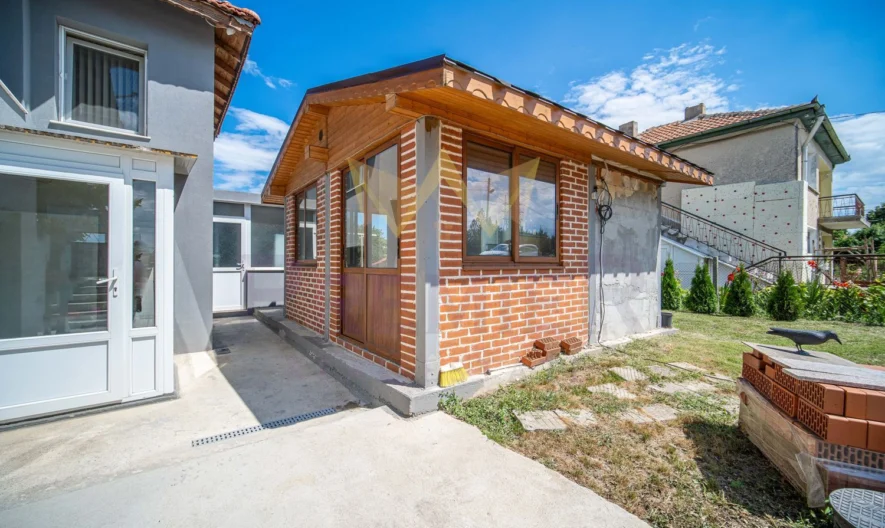 Двуетажна къща в гр. Бяла - - снимка 18 - Имоти Премиер