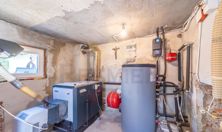 Двуетажна къща в гр. Бяла - - снимка 19 - Имоти Премиер