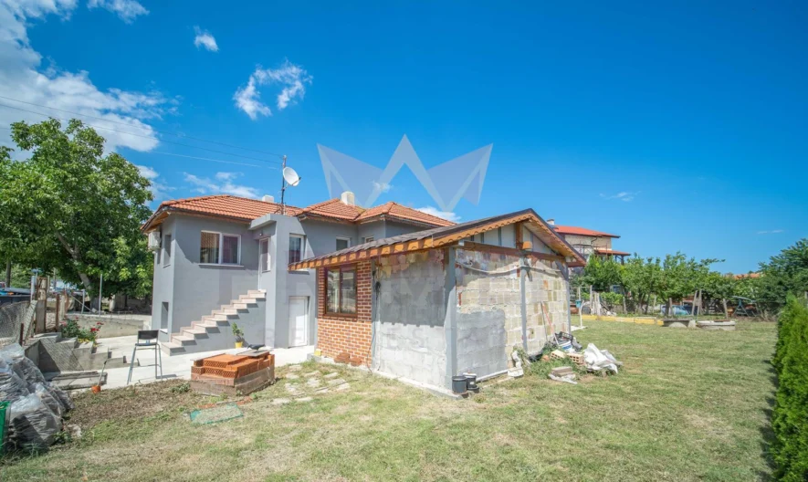 Двуетажна къща в гр. Бяла - - снимка 21 - Имоти Премиер