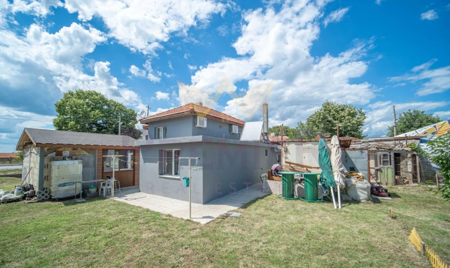 Двуетажна къща в гр. Бяла - - снимка 23 - Имоти Премиер