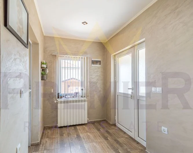 Двуетажна къща в гр. Бяла - - снимка 3 - Имоти Премиер