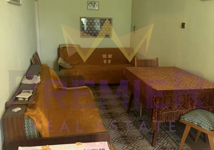 Двуетажна къща в гр. Вълчи дол, обл.Варна - - снимка 12 - Имоти Премиер