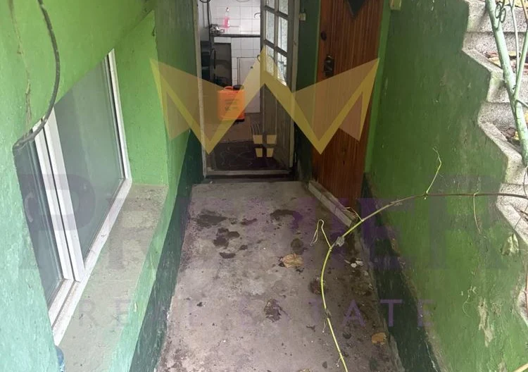 Двуетажна къща в гр. Вълчи дол, обл.Варна -  - снимка 13 - Имоти Премиер