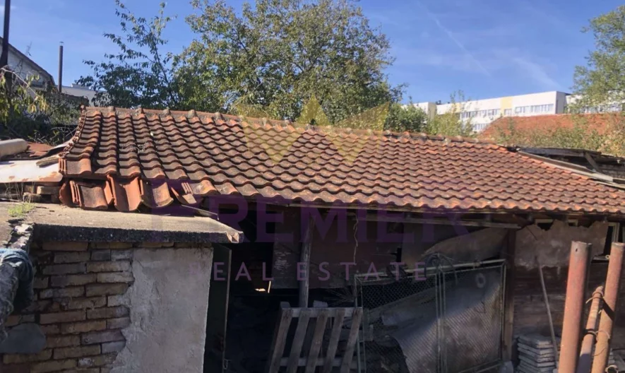 Двуетажна къща в гр. Вълчи дол, обл.Варна - - снимка 18 - Имоти Премиер