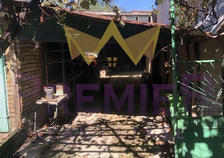 Двуетажна къща в гр. Вълчи дол, обл.Варна - - снимка 19 - Имоти Премиер