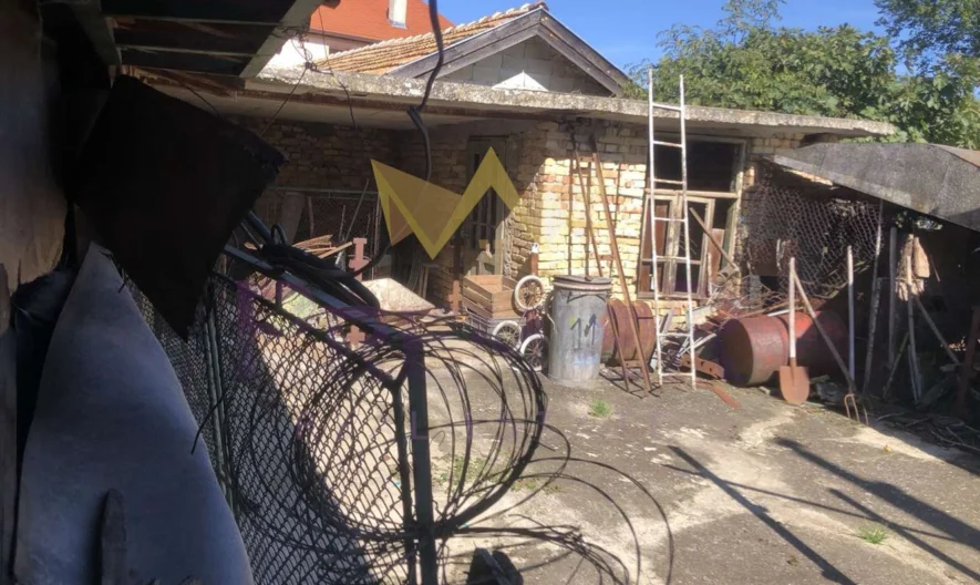 Двуетажна къща в гр. Вълчи дол, обл.Варна -  - снимка 27 - Имоти Премиер