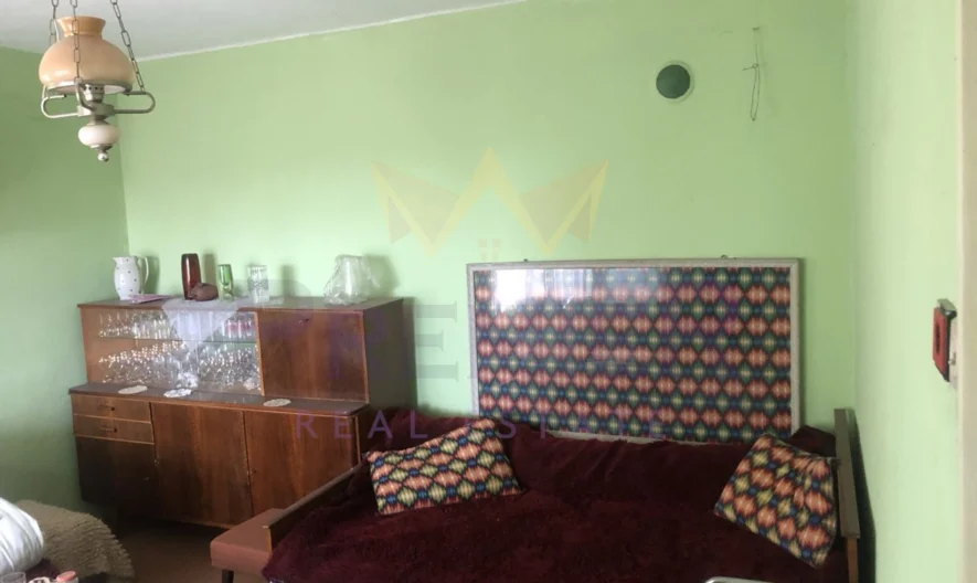 Двуетажна къща в гр. Вълчи дол, обл.Варна -  - снимка 4 - Имоти Премиер