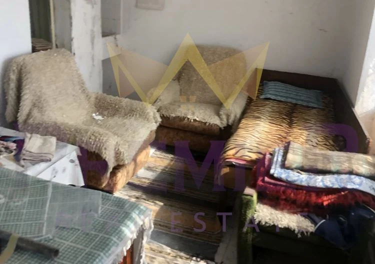 Двуетажна къща в гр. Вълчи дол, обл.Варна -  - снимка 6 - Имоти Премиер