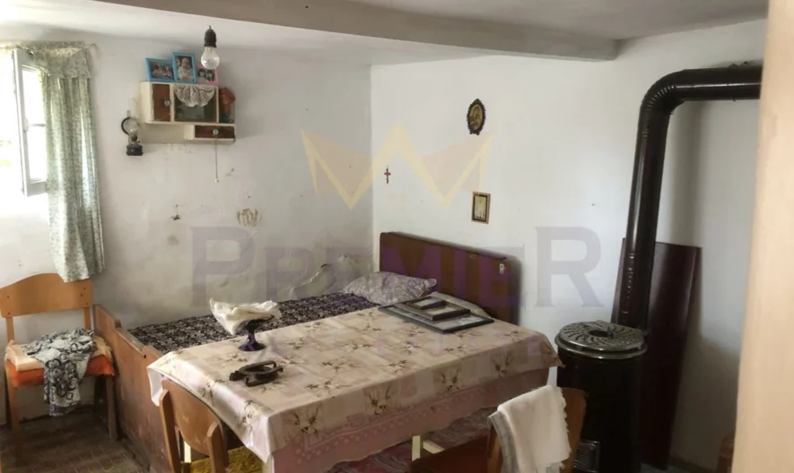 Двуетажна къща в гр. Вълчи дол, обл.Варна - - снимка 8 - Имоти Премиер