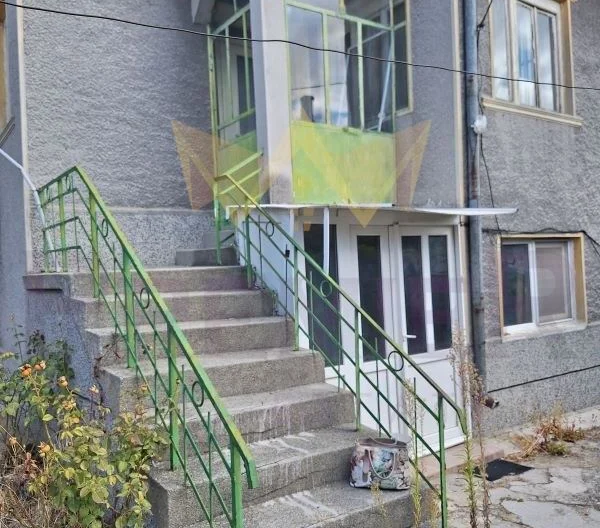 Двуетажна къща в град Аксаково -  - снимка 2 - Имоти Премиер