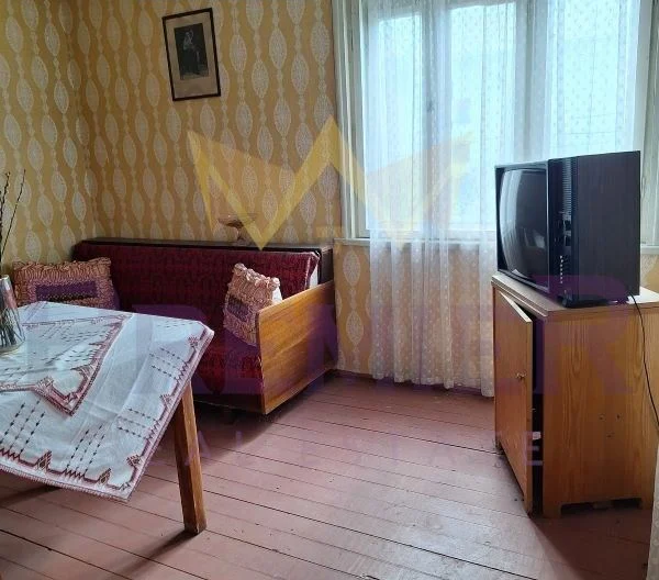 Двуетажна къща в град Аксаково -  - снимка 7 - Имоти Премиер