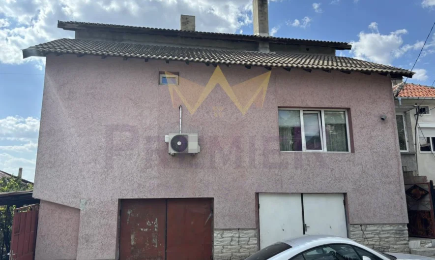 Двуетажна Къща в гр.Аксаково -  - снимка 1 - Имоти Премиер