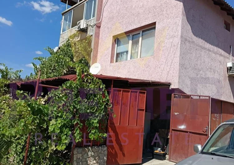 Двуетажна Къща в гр.Аксаково -  - снимка 3 - Имоти Премиер