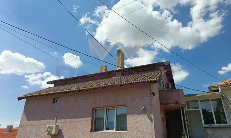 Двуетажна Къща в гр.Аксаково -  - снимка 4 - Имоти Премиер