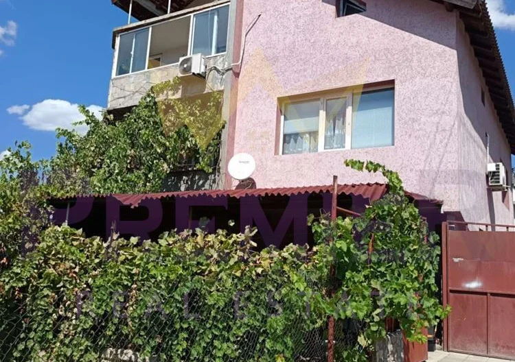 Двуетажна Къща в гр.Аксаково -  - снимка 5 - Имоти Премиер