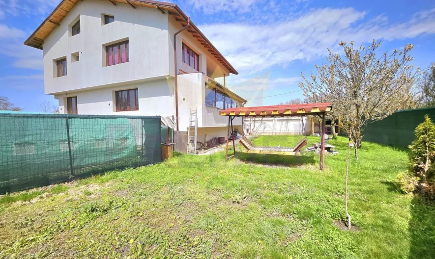 Двуетажна къща в гр.Костинброд -  - снимка 1 - Имоти Премиер