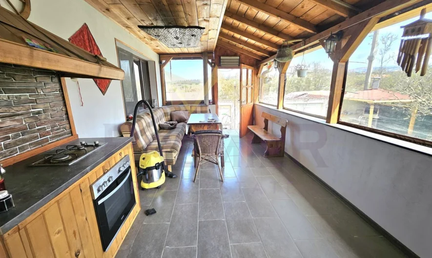 Двуетажна къща в гр.Костинброд -  - снимка 14 - Имоти Премиер