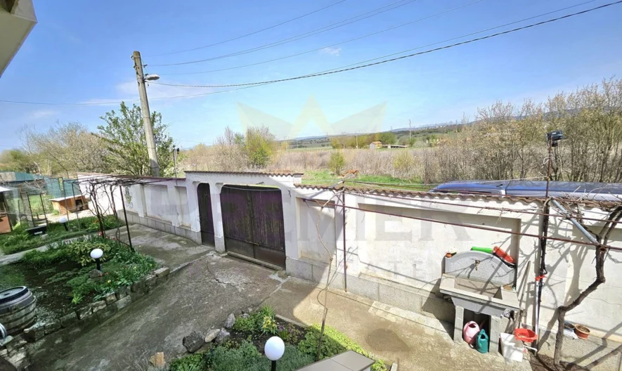 Двуетажна къща в гр.Костинброд - - снимка 14 - Имоти Премиер