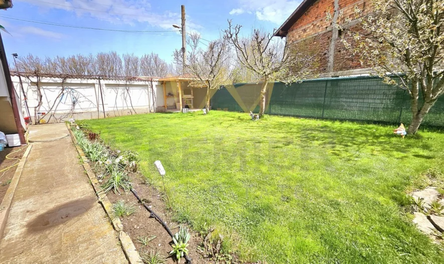 Двуетажна къща в гр.Костинброд - - снимка 21 - Имоти Премиер