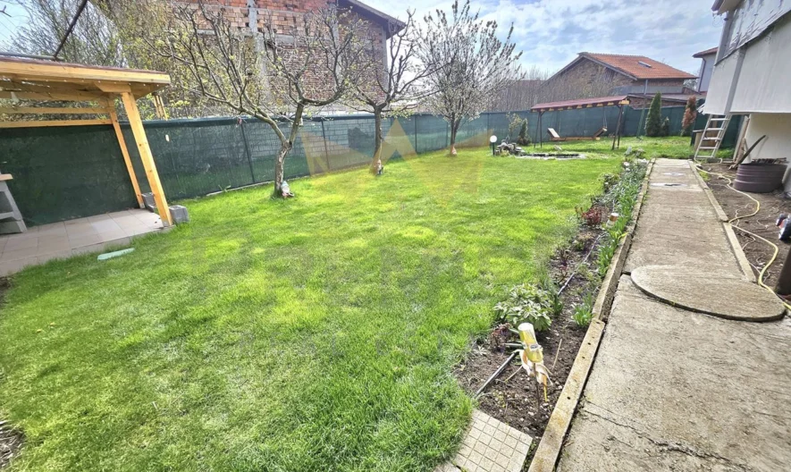 Двуетажна къща в гр.Костинброд -  - снимка 24 - Имоти Премиер