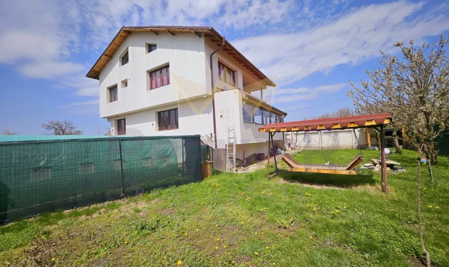 Двуетажна къща в гр.Костинброд -  - снимка 4 - Имоти Премиер