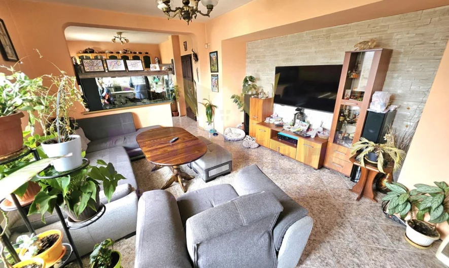 Двуетажна къща в гр.Костинброд - - снимка 4 - Имоти Премиер