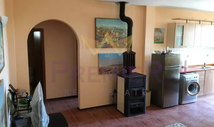 Двуетажна къща в кв. Кършияка -  - снимка 7 - Имоти Премиер