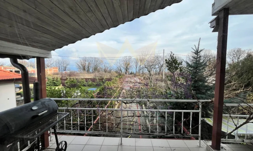 Двуетажна къща  в м. Перчемлията -  - снимка 10 - Имоти Премиер