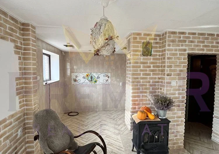 Двуетажна къща  в м. Перчемлията -  - снимка 11 - Имоти Премиер