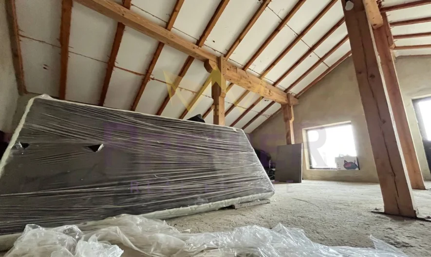 Двуетажна къща  в м. Перчемлията -  - снимка 12 - Имоти Премиер