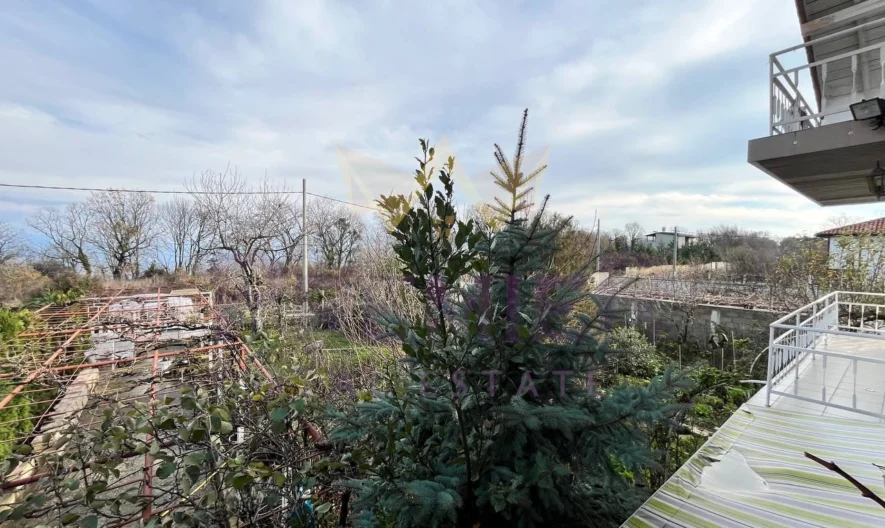 Двуетажна къща в м. Перчемлията - - снимка 15 - Имоти Премиер