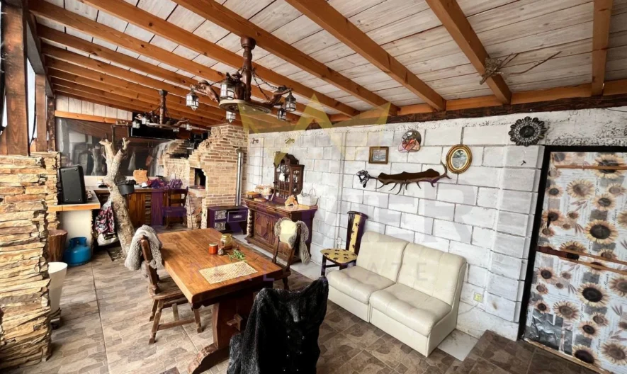 Двуетажна къща  в м. Перчемлията -  - снимка 18 - Имоти Премиер