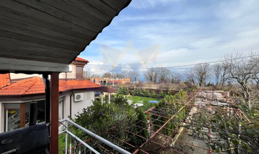 Двуетажна къща в м. Перчемлията - - снимка 20 - Имоти Премиер