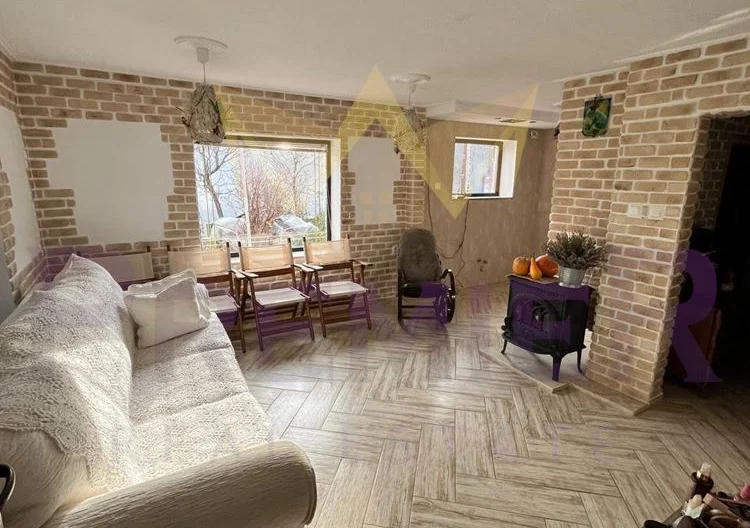 Двуетажна къща  в м. Перчемлията -  - снимка 4 - Имоти Премиер