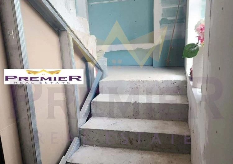 Двуетажна къща в м-ст Ментеше - - снимка 7 - Имоти Премиер