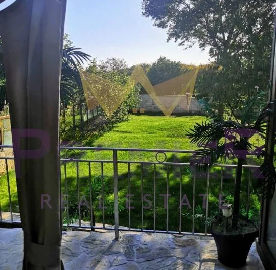 Двуетажна къща в м-т Перчемлията -  - снимка 11 - Имоти Премиер