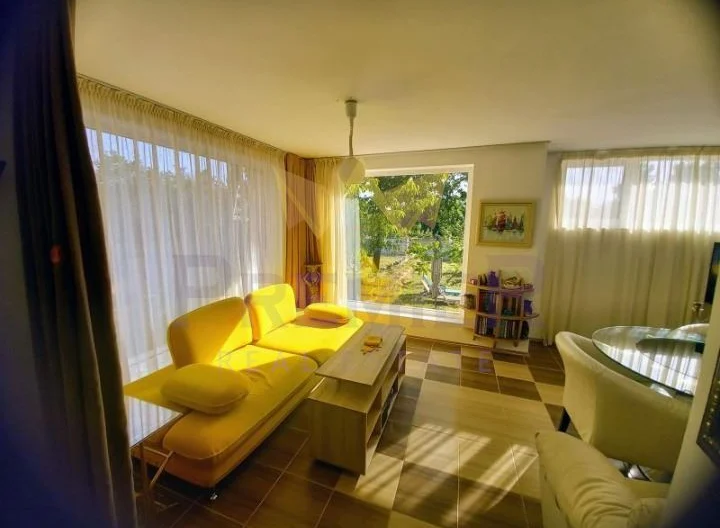 Двуетажна къща в м-т Перчемлията -  - снимка 8 - Имоти Премиер