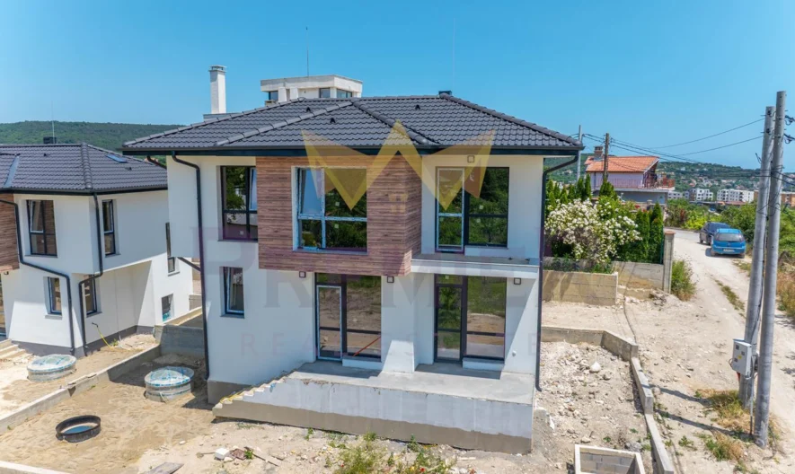 Двуетажна къща в м-т Траката -  - снимка 19 - Имоти Премиер