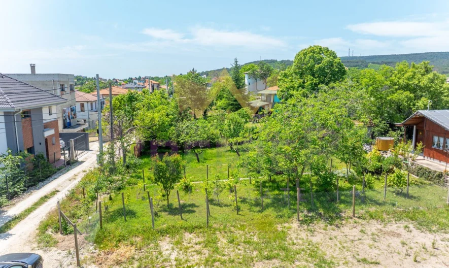 Двуетажна къща в м-т Траката -  - снимка 20 - Имоти Премиер