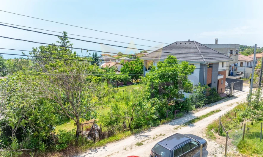 Двуетажна къща в м-т Траката -  - снимка 21 - Имоти Премиер