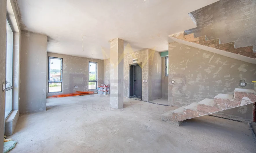 Двуетажна къща в м-т Траката -  - снимка 3 - Имоти Премиер